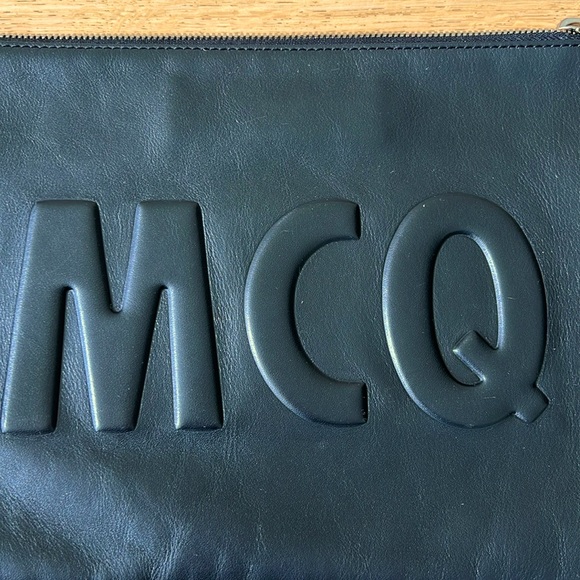 Authentic Alexander McQueen clutch. Black. ⭐️ Excellent condition! ⭐️ - Picture 3 of 9